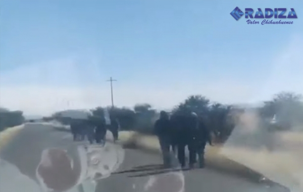 Asaltan paisanos en carretera