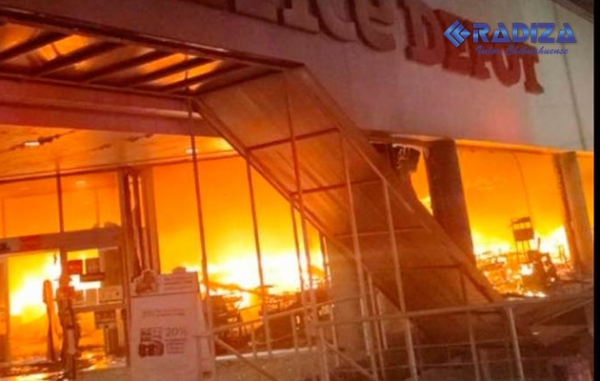 Se incendia tienda